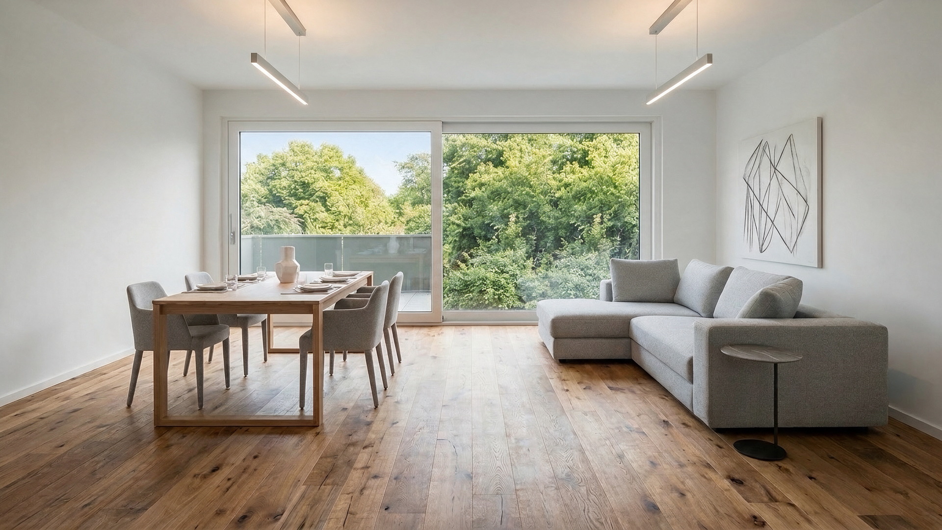 Wohn- und Essbereich der Wohnung No_04 mit bodentiefer Fensterfront und Blick ins Gr&uuml;ne