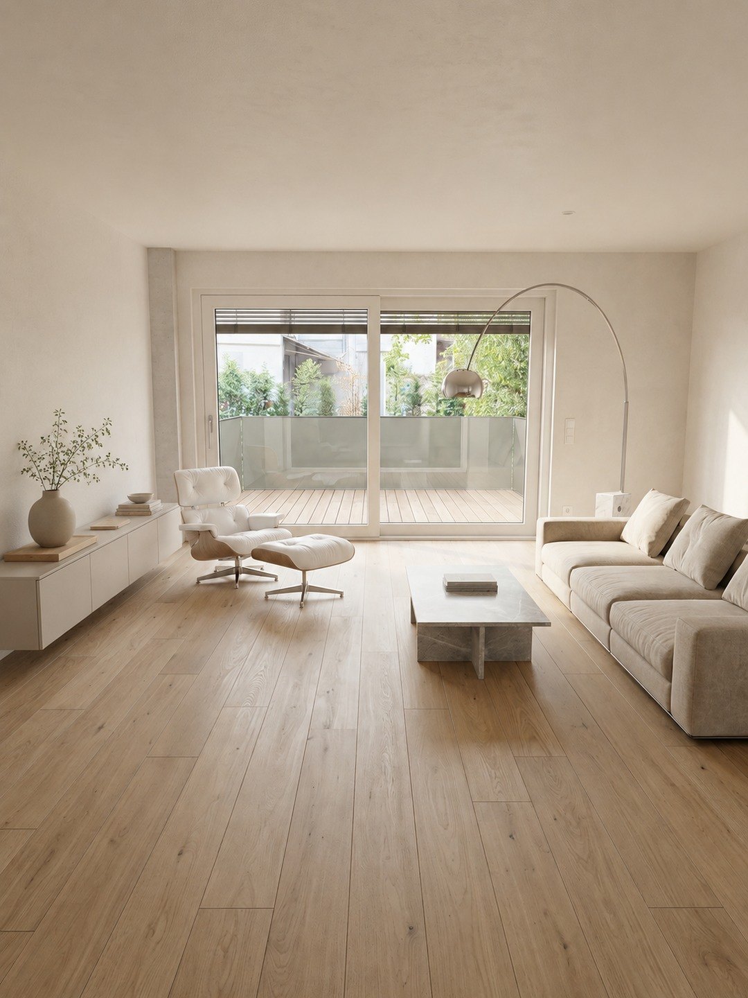 Wohnraum der Wohnung No_10 mit Sitzgruppe und Zugang zum Balkon